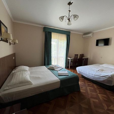 Guest House Ritsa Gagra Bagian luar foto